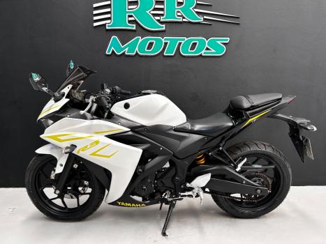 YAMAHA YZF R3 320 ABS, Foto 4