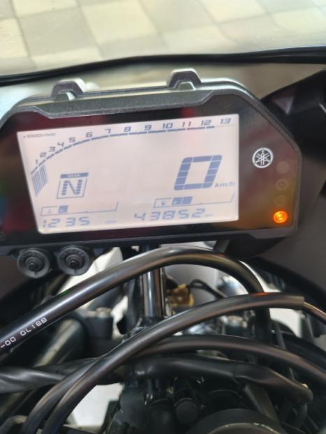YAMAHA YZF R3 320 ABS, Foto 2