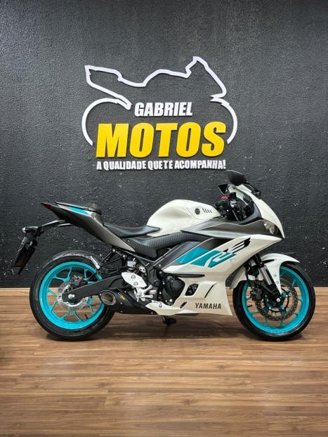 YAMAHA YZF R3 320 ABS, Foto 1