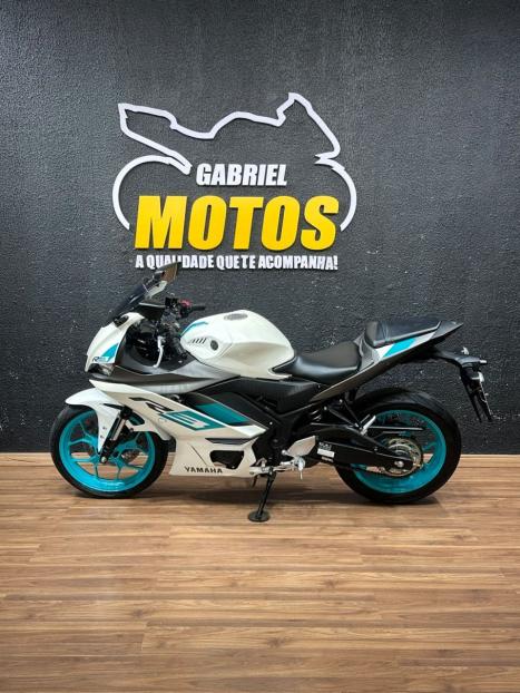 YAMAHA YZF R3 320 ABS, Foto 2