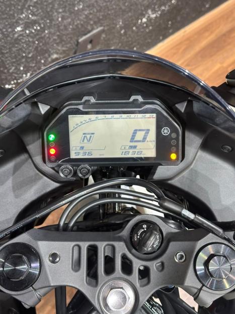 YAMAHA YZF R3 320 ABS, Foto 7