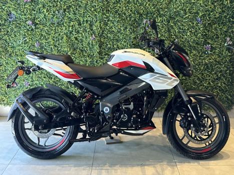 BAJAJ Dominar 160 , Foto 1