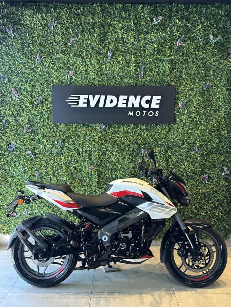 BAJAJ Dominar 160 , Foto 2
