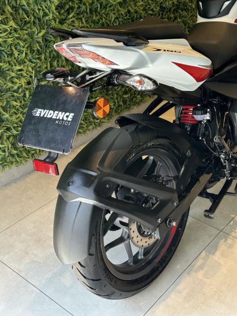 BAJAJ Dominar 160 , Foto 3