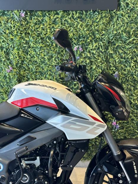 BAJAJ Dominar 160 , Foto 4