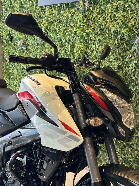BAJAJ Dominar 160 , Foto 5