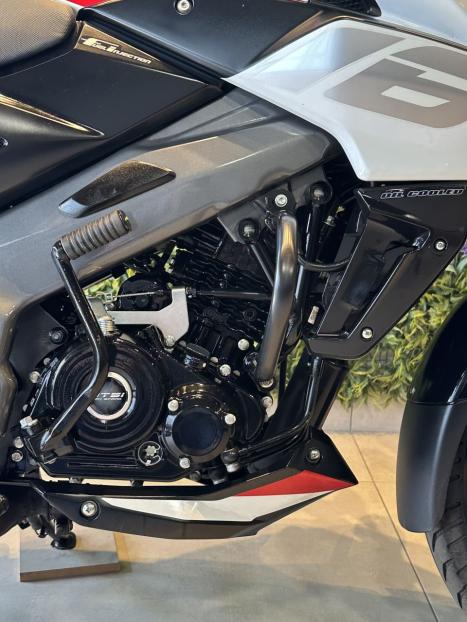 BAJAJ Dominar 160 , Foto 10