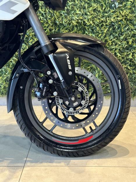 BAJAJ Dominar 160 , Foto 11