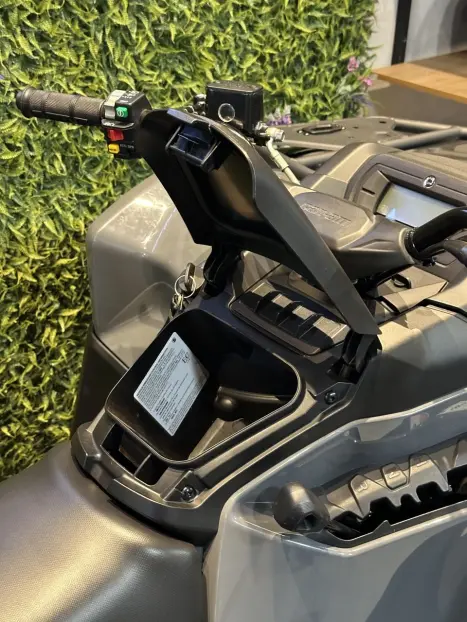 BRP CAN-AM Outlander 650, Foto 9