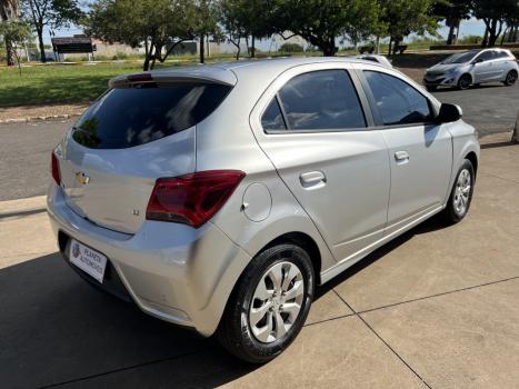 CHEVROLET Onix Hatch 1.0 4P FLEX LT, Foto 4