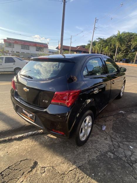 CHEVROLET Onix Hatch 1.4 4P FLEX LT, Foto 6