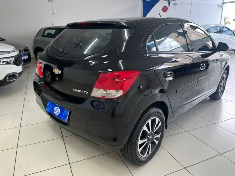 CHEVROLET Onix Hatch 1.4 4P FLEX LTZ, Foto 8