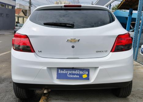 CHEVROLET Onix Hatch 1.4 4P FLEX LT, Foto 4