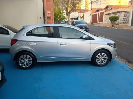 CHEVROLET Onix Hatch 1.4 4P FLEX LT, Foto 6