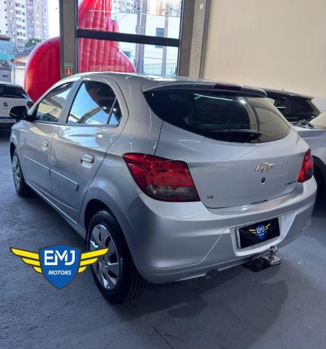 CHEVROLET Onix Hatch 1.4 4P FLEX LT, Foto 4