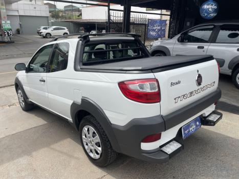 FIAT Strada 1.6 16V FLEX TREKKING CABINE ESTENDIDA, Foto 4