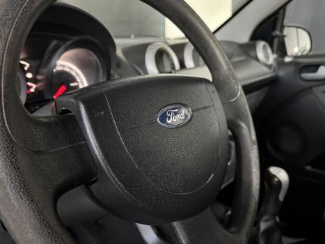 FORD Fiesta Hatch 1.6, Foto 11