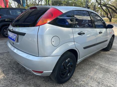 FORD Focus Hatch 1.8 16V 4P, Foto 4