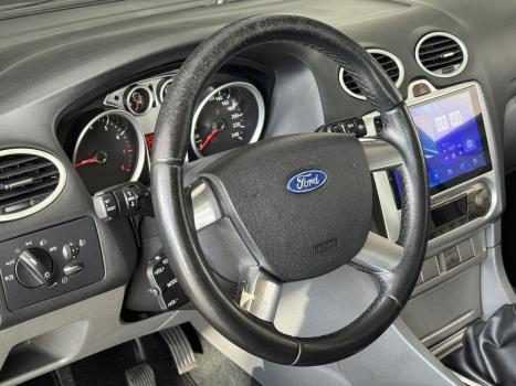 FORD Focus Sedan 2.0 16V 4P, Foto 6