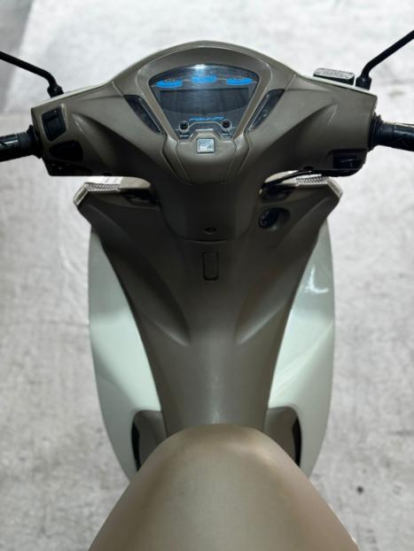 HONDA Biz 125 EX, Foto 6