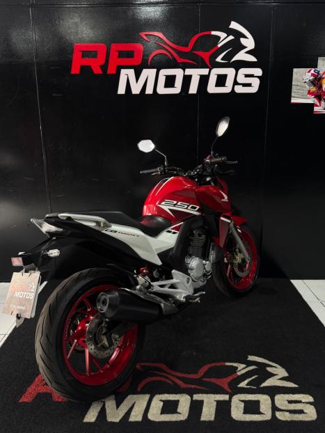 HONDA CB 250 F Twister , Foto 5