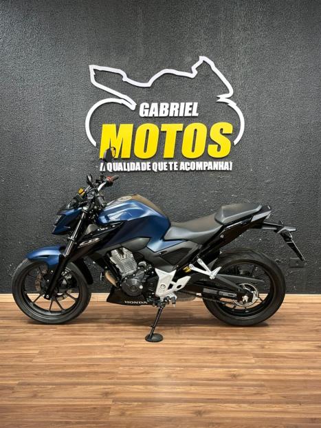 HONDA CB 300 F Twister FLEX ABS, Foto 2