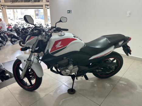 HONDA CB 300 R ESPECIAL EDITION, Foto 4