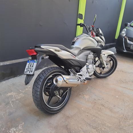 HONDA CB 300 R STD, Foto 2