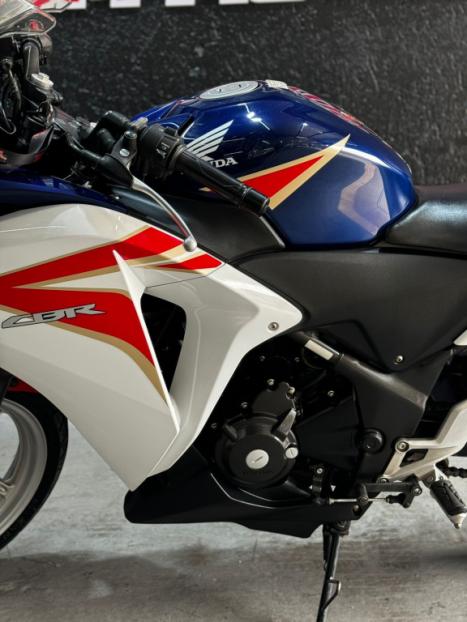 HONDA CBR 250 R, Foto 4