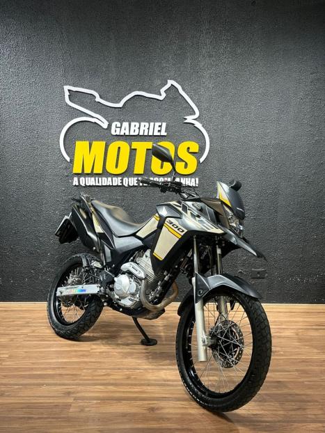 HONDA XRE 300 ADVENTURE, Foto 3