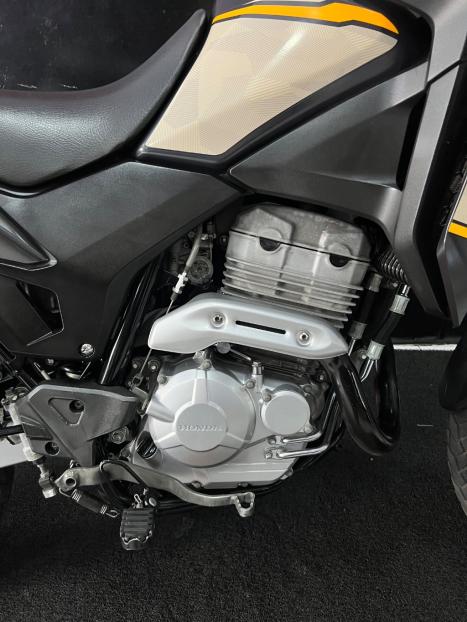 HONDA XRE 300 ADVENTURE, Foto 3