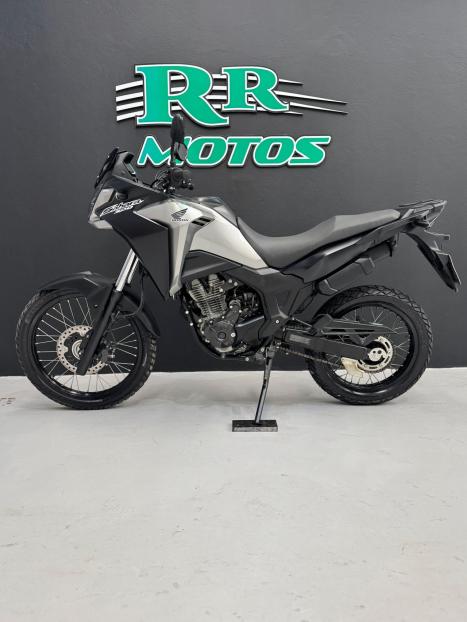 HONDA XRE 300 Sahara , Foto 1
