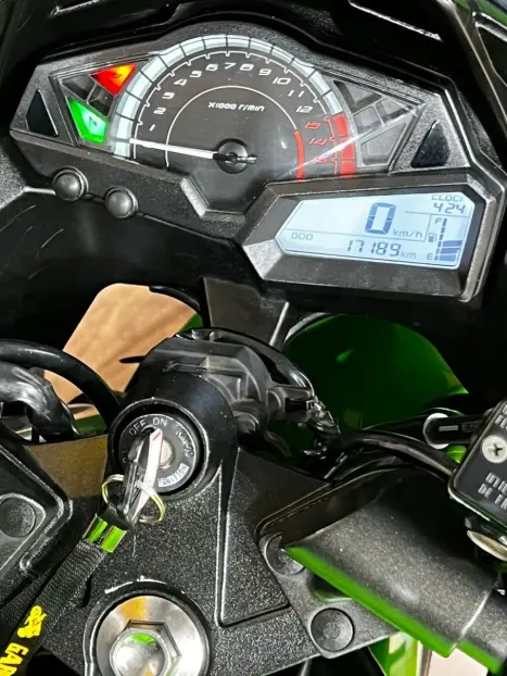 KAWASAKI Ninja 300 , Foto 7