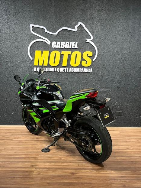 KAWASAKI Ninja 300 ABS, Foto 5