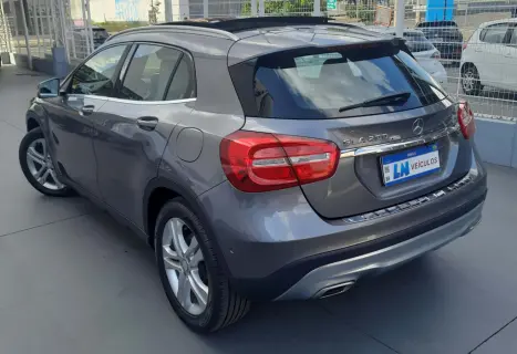 MERCEDES-BENZ GLA 200 1.6 16V 4P FLEX CGI ENDURO TURBO AUTOMTICO, Foto 4