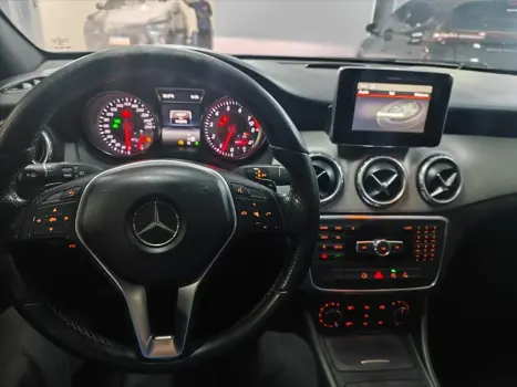 MERCEDES-BENZ GLA 200 1.6 16V 4P FLEX CGI ADVANCE TURBO AUTOMTICO, Foto 6