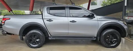 MITSUBISHI L 200 Triton 2.4 16V FLEX GLX 4X4 OUTDOOR CABINE DUPLA, Foto 8