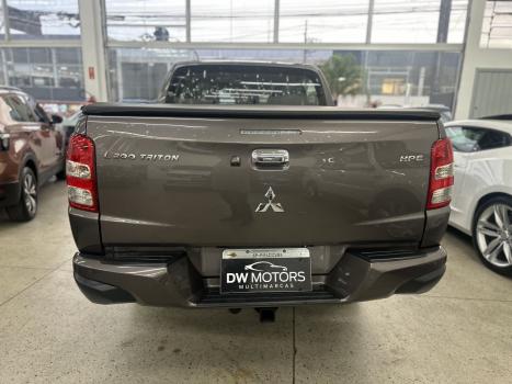 MITSUBISHI L 200 Triton 2.4 16V SPORT HPE TOP 4X4 CABINE DUPLA TURBO DIESEL AUTOMTICO, Foto 6