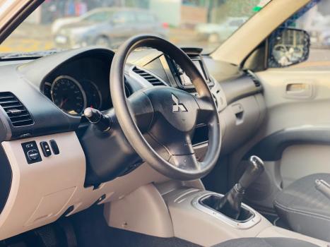 MITSUBISHI L 200 Triton 2.4 16V FLEX HLS CABINE DUPLA, Foto 7