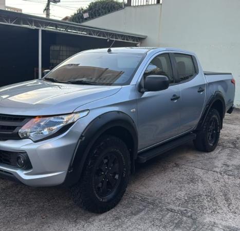 MITSUBISHI L 200 Triton 2.4 16V SPORT GLX 4X4 CABINE DUPLA TURBO DIESEL, Foto 3