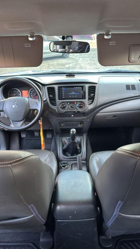 MITSUBISHI L 200 Triton 2.4 16V SPORT GLX 4X4 CABINE DUPLA TURBO DIESEL, Foto 6