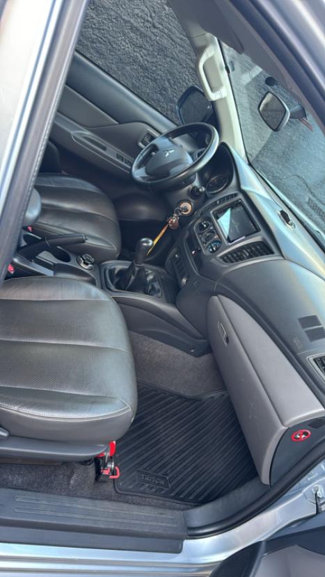 MITSUBISHI L 200 Triton 2.4 16V SPORT GLX 4X4 CABINE DUPLA TURBO DIESEL, Foto 7