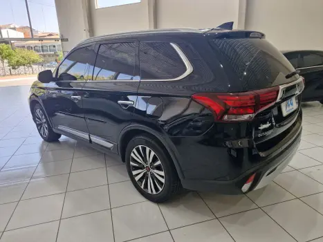 MITSUBISHI Outlander 3.0 V6 24V 4P HPE-S AWD AUTOMTICO, Foto 2