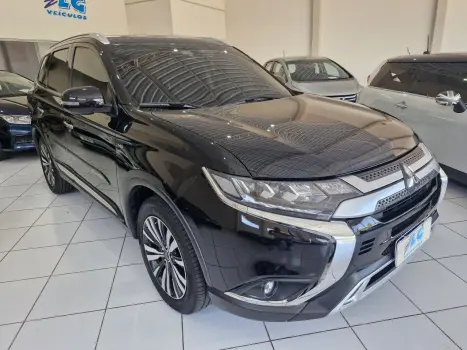 MITSUBISHI Outlander 3.0 V6 24V 4P HPE-S AWD AUTOMTICO, Foto 3