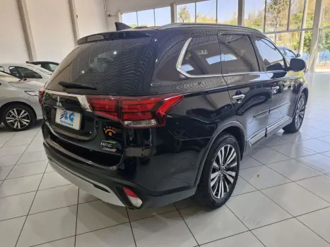 MITSUBISHI Outlander 3.0 V6 24V 4P HPE-S AWD AUTOMTICO, Foto 4