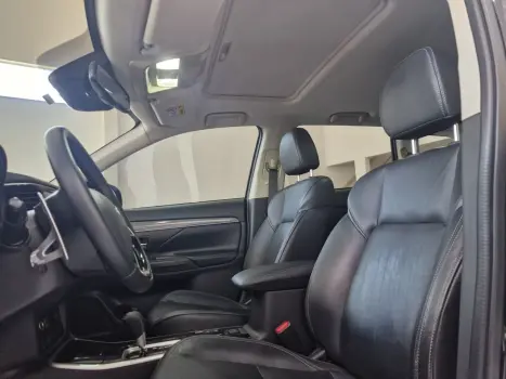 MITSUBISHI Outlander 3.0 V6 24V 4P HPE-S AWD AUTOMTICO, Foto 6