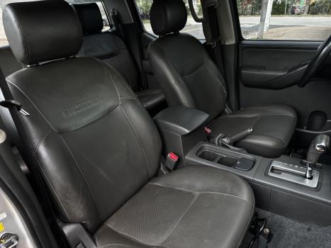 NISSAN Frontier 2.5 SL 10 ANOS 4X4 TURBO DIESEL CABINE DUPLA AUTOMTICO, Foto 6