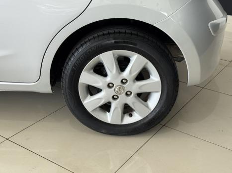 NISSAN March 1.6 16V 4P SV FLEX, Foto 4