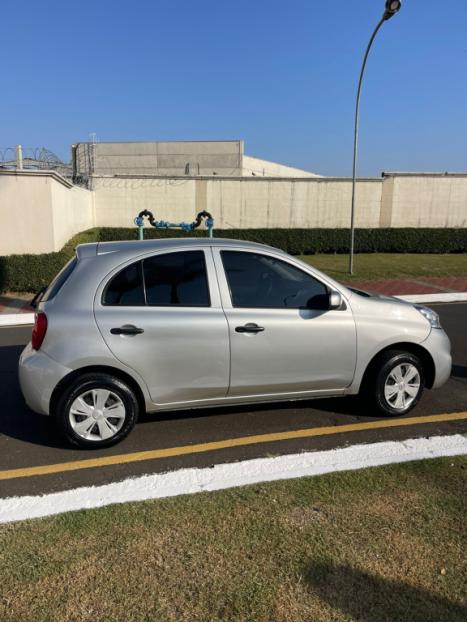 NISSAN March 1.6 16V 4P S FLEX, Foto 4