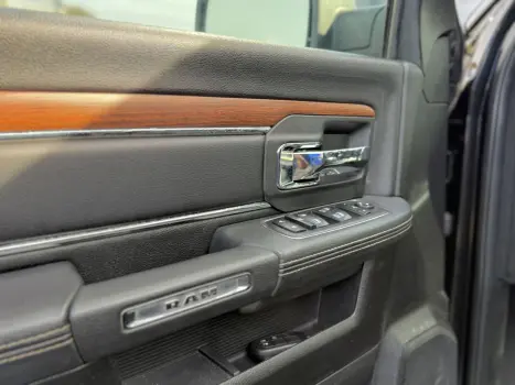 RAM 2500 6.7 I6 24V SLT CABINE DUPLA TURBO DIESEL LARAMIE 4X4 AUTOMTICO, Foto 18